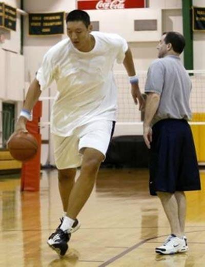 Самый высокий баскетболист мира