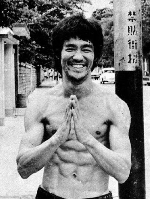 Брюс Ли (Bruce Lee)