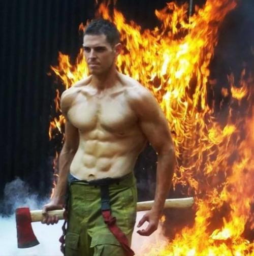 Парень, победивший 10 лет назад в шоу «Самый Большой Неудачник», стал настоящим красавцем