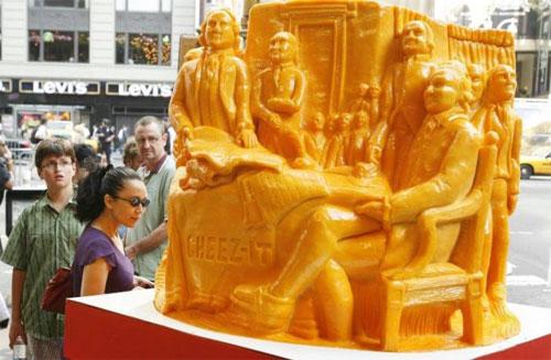 Исторические деятели из сыра подписали декларацию о независимости США