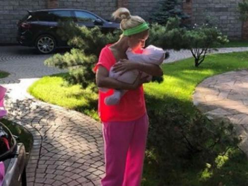 Знаменитости, которые скрывали беременность и детей