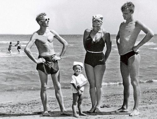 Редкие фото западных и отечественных знаменитостей