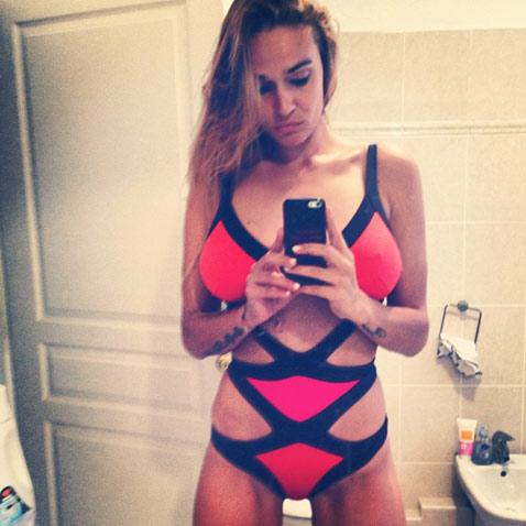 Зимняя битва купальников и стройных ног российских звезд