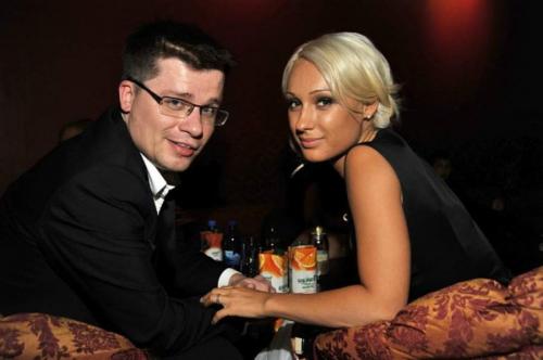 Знаменитости, жившие и живущие на две семьи