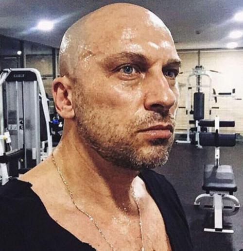 Знаменитости, жившие и живущие на две семьи