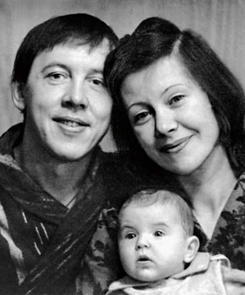 Знаменитости, жившие и живущие на две семьи