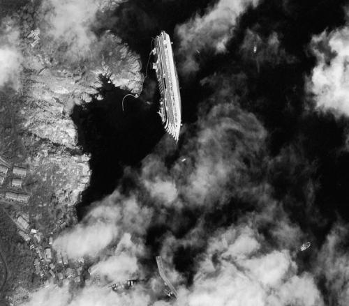 Уникальные снимки внутри затонувшей Costa Concordia