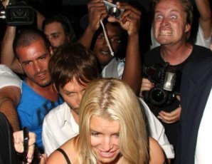 Фотобомбы со звездами или сюрприз на заднем плане