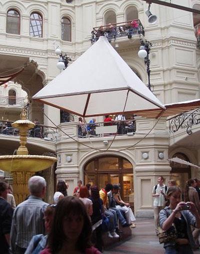 Швейцарец спрыгнул с парашютом 500-летней давности