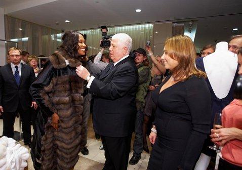 Лысеющая Наоми Кэмпбелл: конфуз за конфузом