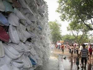 В Китае забил водопад из туалетов