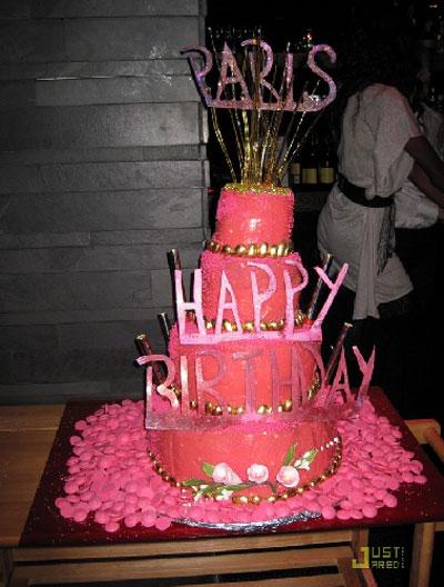 Пэрис Хилтон отметила день рождения  ядовитым тортом