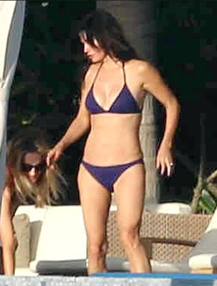 Знаменитости за 40 в бикини, которым не стыдно раздеться