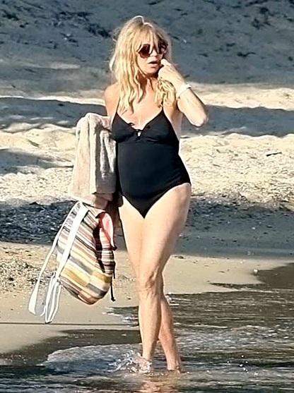 Знаменитости за 40 в бикини, которым не стыдно раздеться