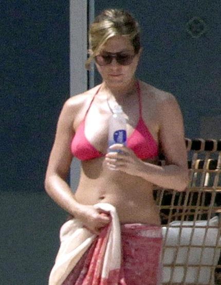 Знаменитости за 40 в бикини, которым не стыдно раздеться