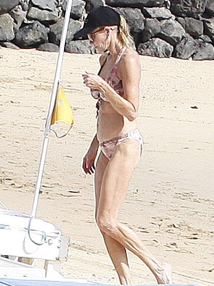 Знаменитости за 40 в бикини, которым не стыдно раздеться