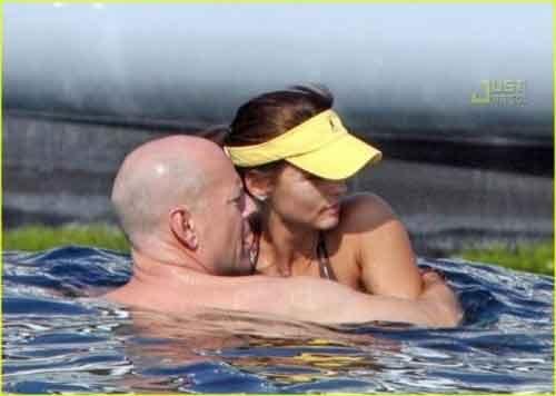 Брюса Уиллиса застукали с девушкой Тамарой