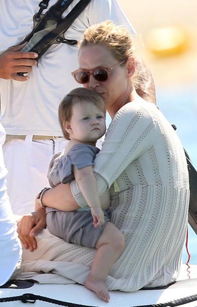 Зрелые знаменитые мамы со своими детьми