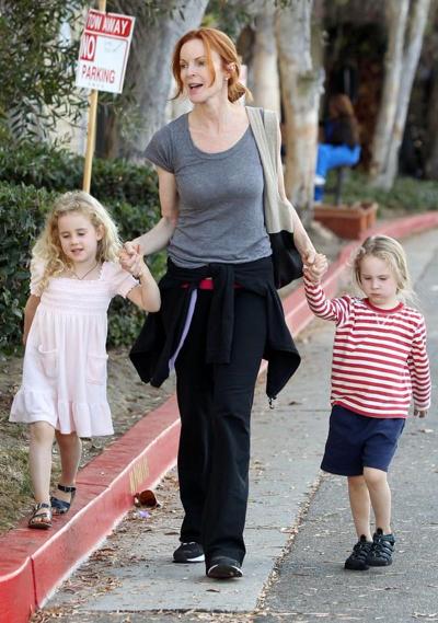 Зрелые знаменитые мамы со своими детьми