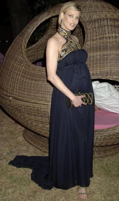 Зрелые знаменитые мамы со своими детьми