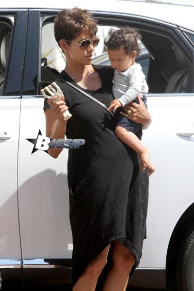 Зрелые знаменитые мамы со своими детьми