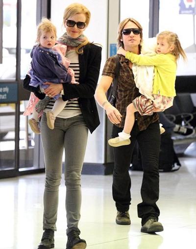 Зрелые знаменитые мамы со своими детьми