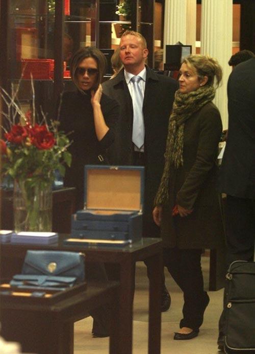 Звездные шопоголики отправились за подарками