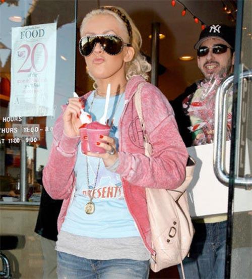 Звездные шопоголики отправились за подарками