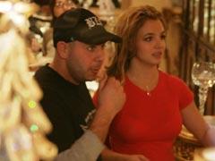 Звездные шопоголики отправились за подарками