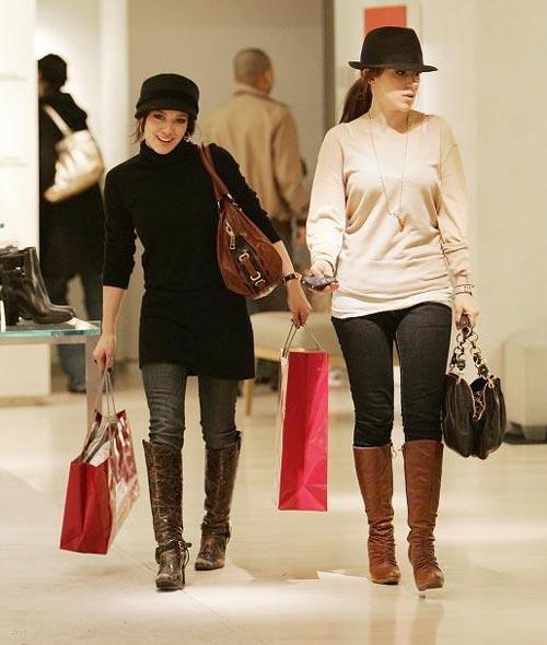 Звездные шопоголики отправились за подарками