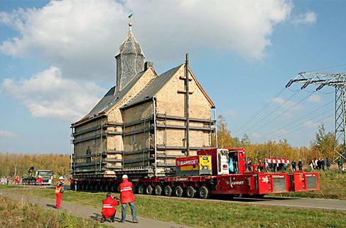 Церковь на колесах собрала толпу зевак