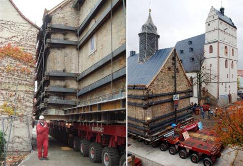 Церковь на колесах собрала толпу зевак