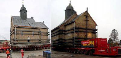 Церковь на колесах собрала толпу зевак