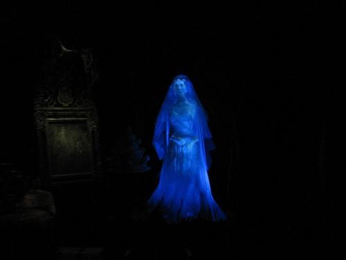 13 самых жутких историй про женщин-привидений