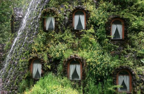 Отель-юрта и отель-вулкан — для желающих слиться с природой