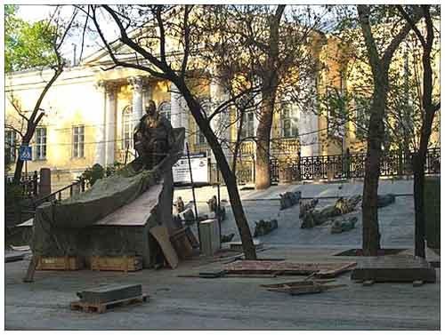 Самые нелепые памятники Москвы