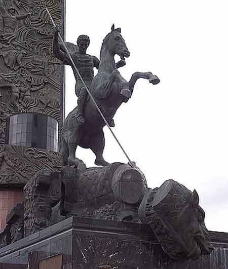 Самые нелепые памятники Москвы