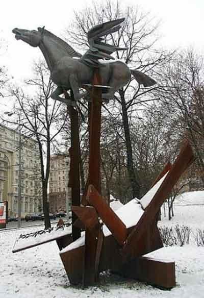 Самые нелепые памятники Москвы