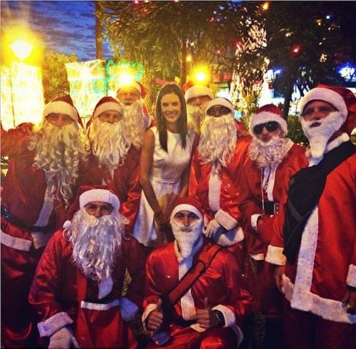 Как голливудские звезды отметили Рождество