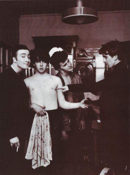 Редкие снимки знаменитостей прошлого и настоящего. Ч.13