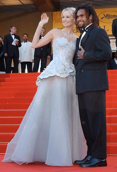 Самые длинные ноги планеты теперь свободны!