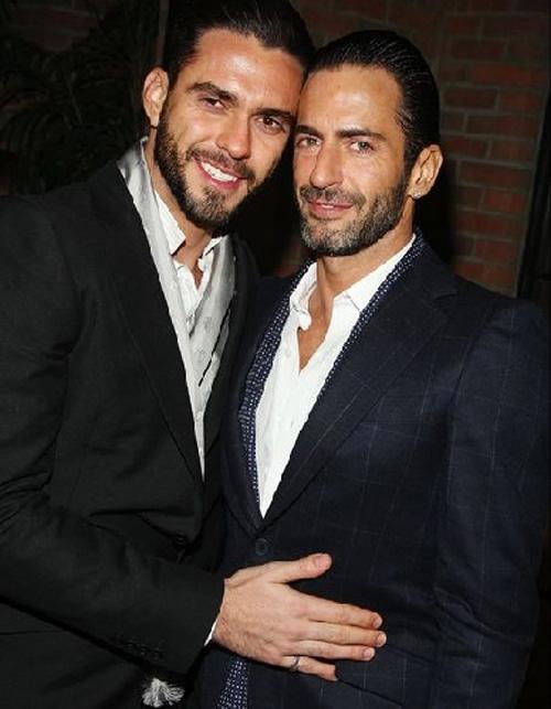 Американский дизайнер обручился со своим помощником