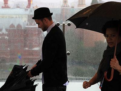 Джастин Тимберлейк попал в Москве под дождь