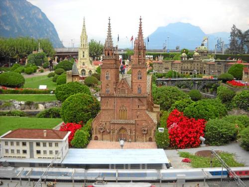 Швейцарию построили в миниатюре