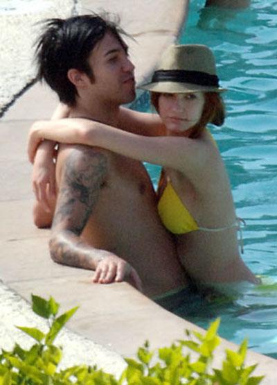 Звёзды на каникулах — мишень для папарацци