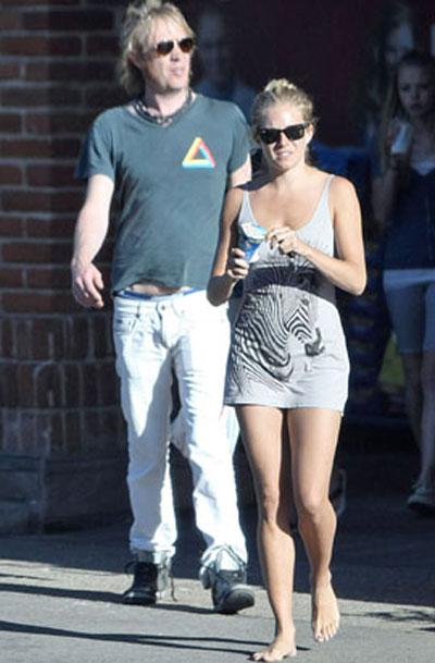 Звёзды на каникулах — мишень для папарацци