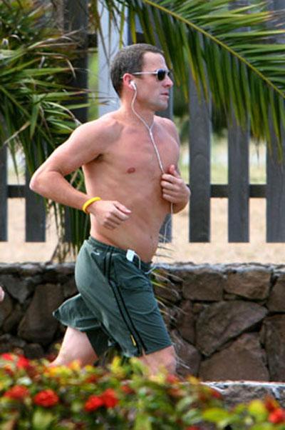 Звёзды на каникулах — мишень для папарацци