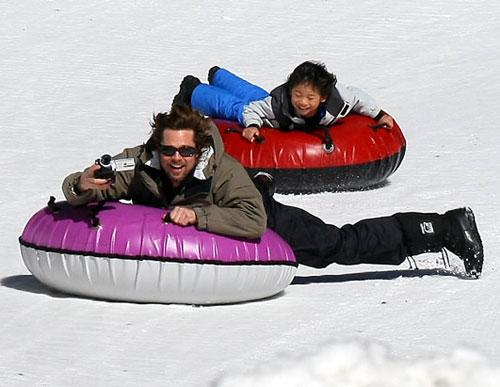 Звёзды на каникулах — мишень для папарацци