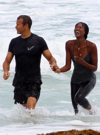 Звезды досрочно открыли купальный сезон. Часть 2