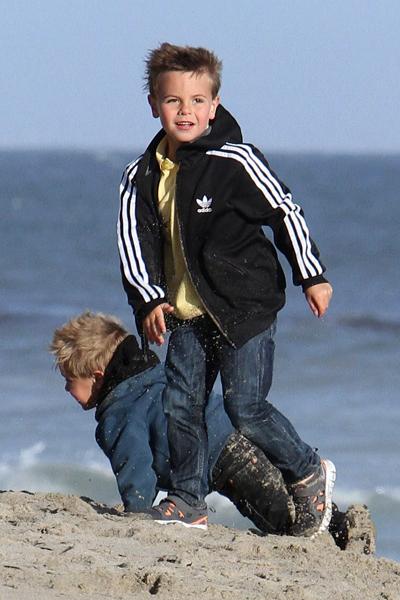 Звезды досрочно открыли купальный сезон. Часть 2